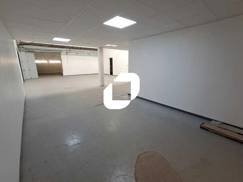 Local d’activités dans Nanterre à louer - Photo de l’immeuble – Image 3 sur 7