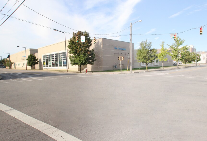 225 East Ave, Elyria, OH à vendre - Photo de l’immeuble – Image 1 sur 14