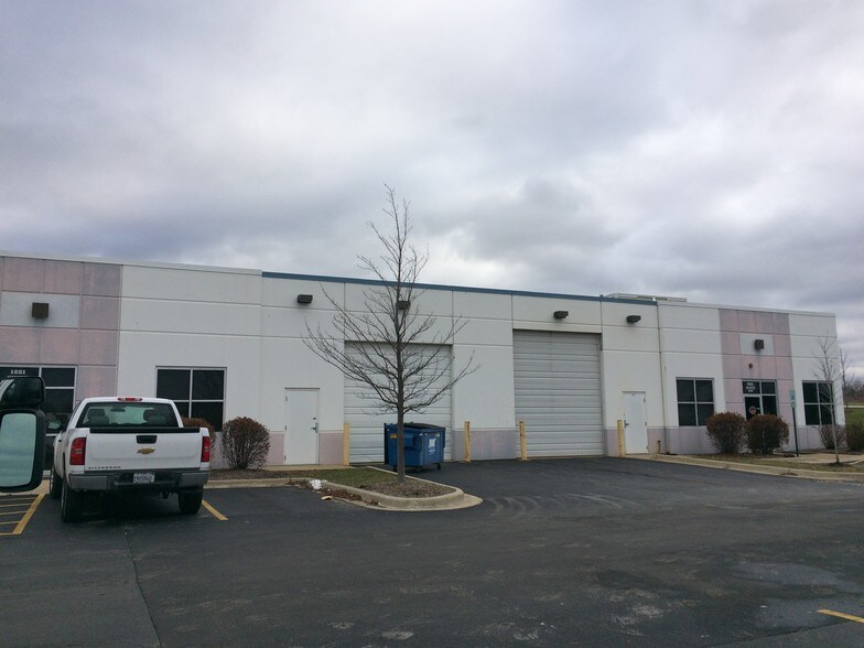 1221 Commerce Dr, Crete, IL à louer - Photo de l’immeuble – Image 3 sur 30