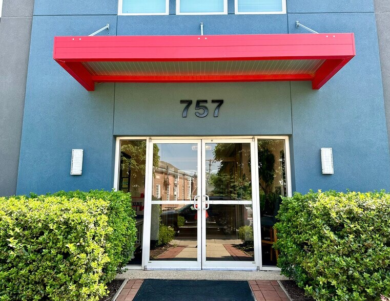 757 Frederick Rd, Catonsville, MD à louer - Photo de l’immeuble – Image 3 sur 10