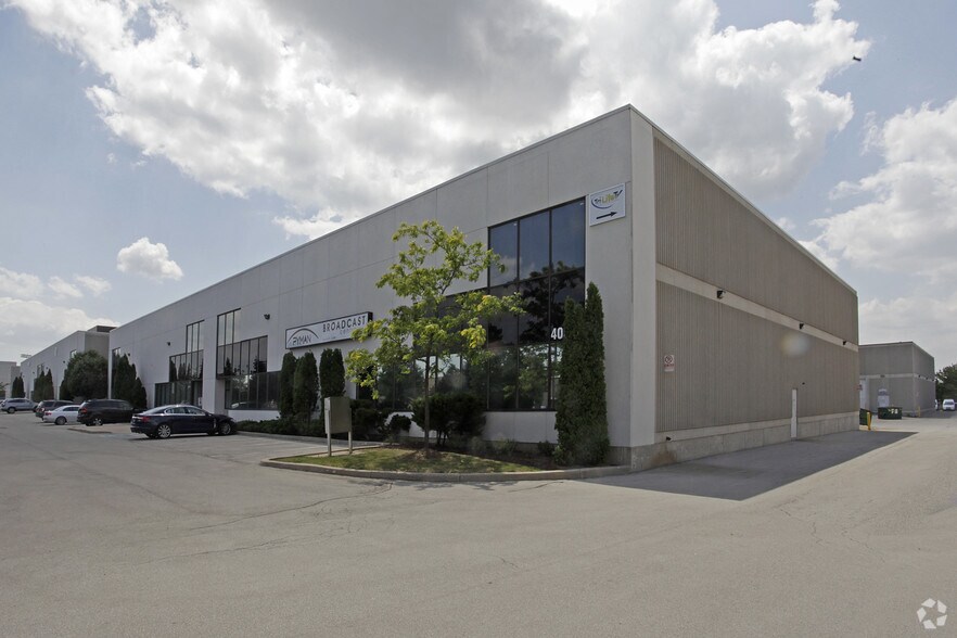 4060A Sladeview Cres, Mississauga, ON à louer - Photo de l’immeuble – Image 3 sur 4
