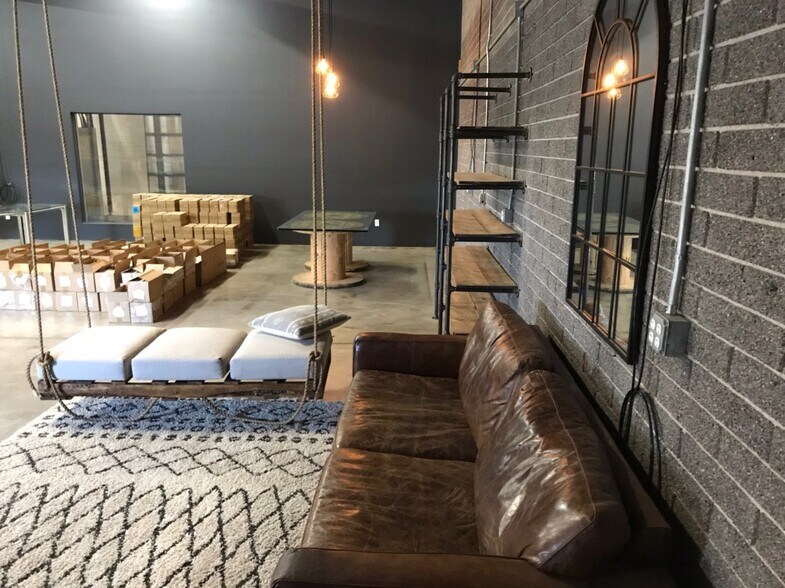 1706 E Curry Rd, Tempe, AZ à louer - Photo de l’immeuble – Image 2 sur 10