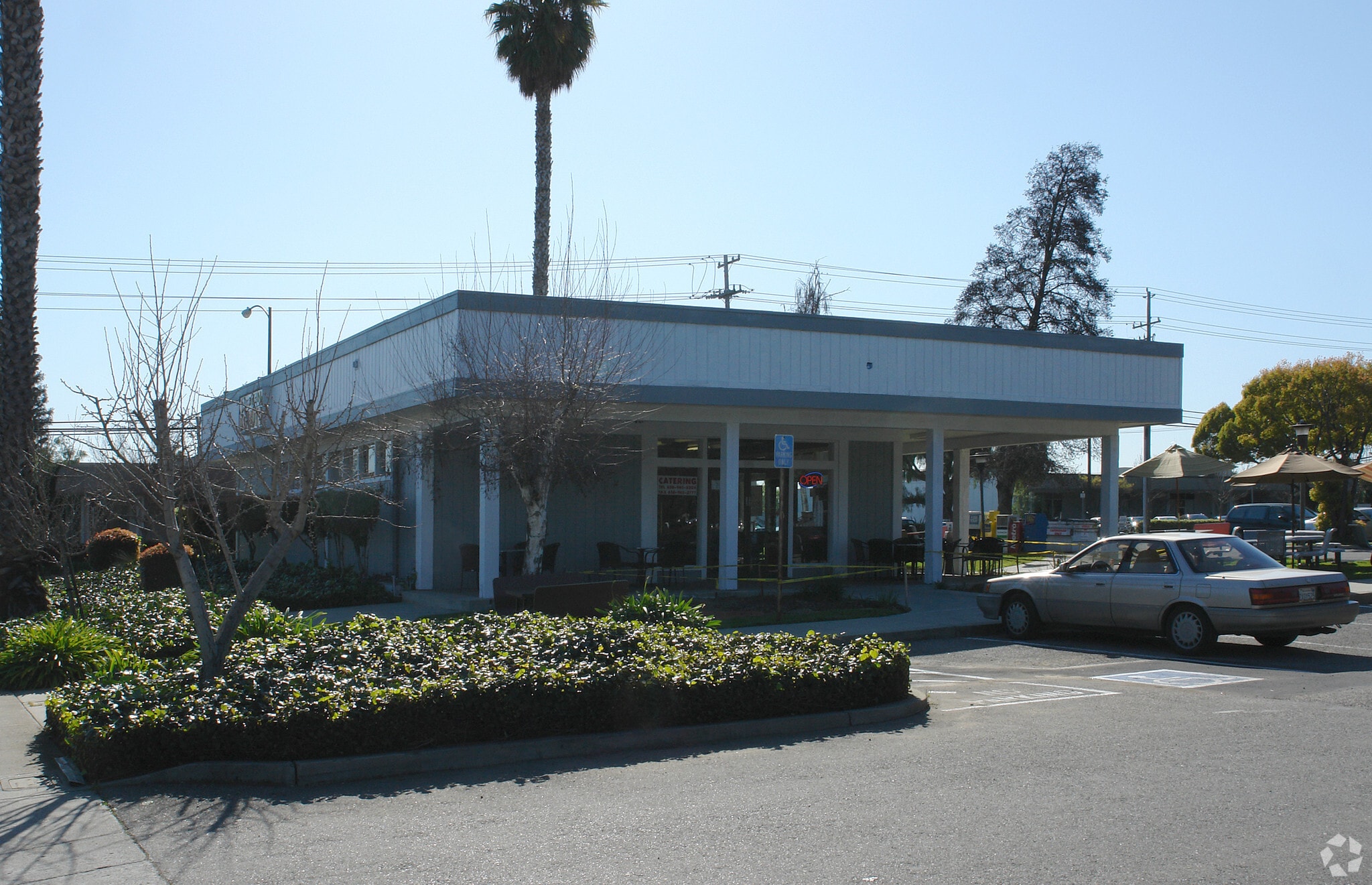 295 E Middlefield Rd, Mountain View, CA à louer Photo principale– Image 1 sur 3