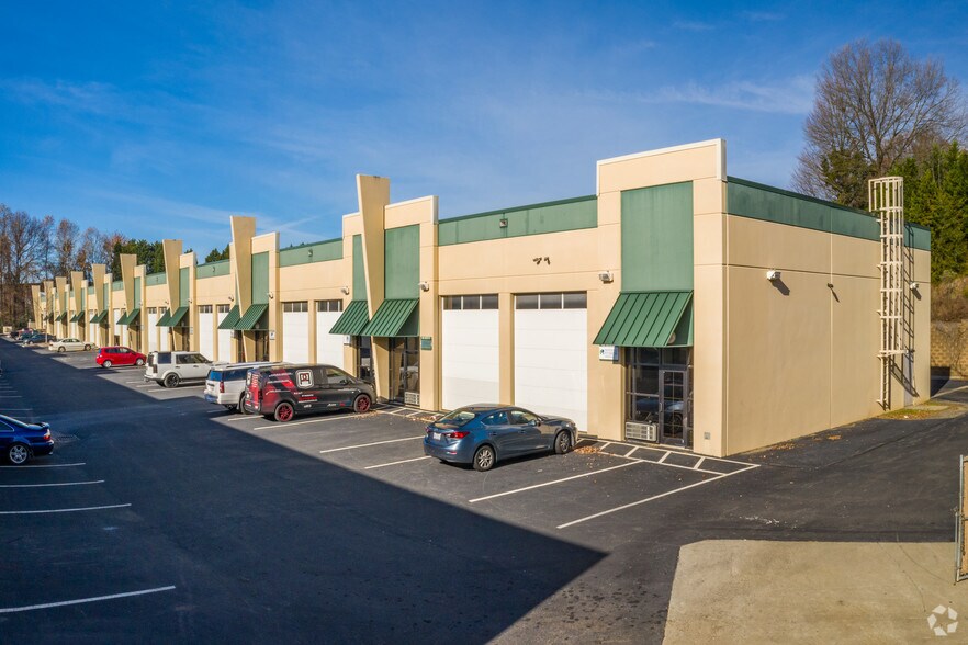 658 Griffith Rd, Charlotte, NC à louer - Photo de l’immeuble – Image 2 sur 13