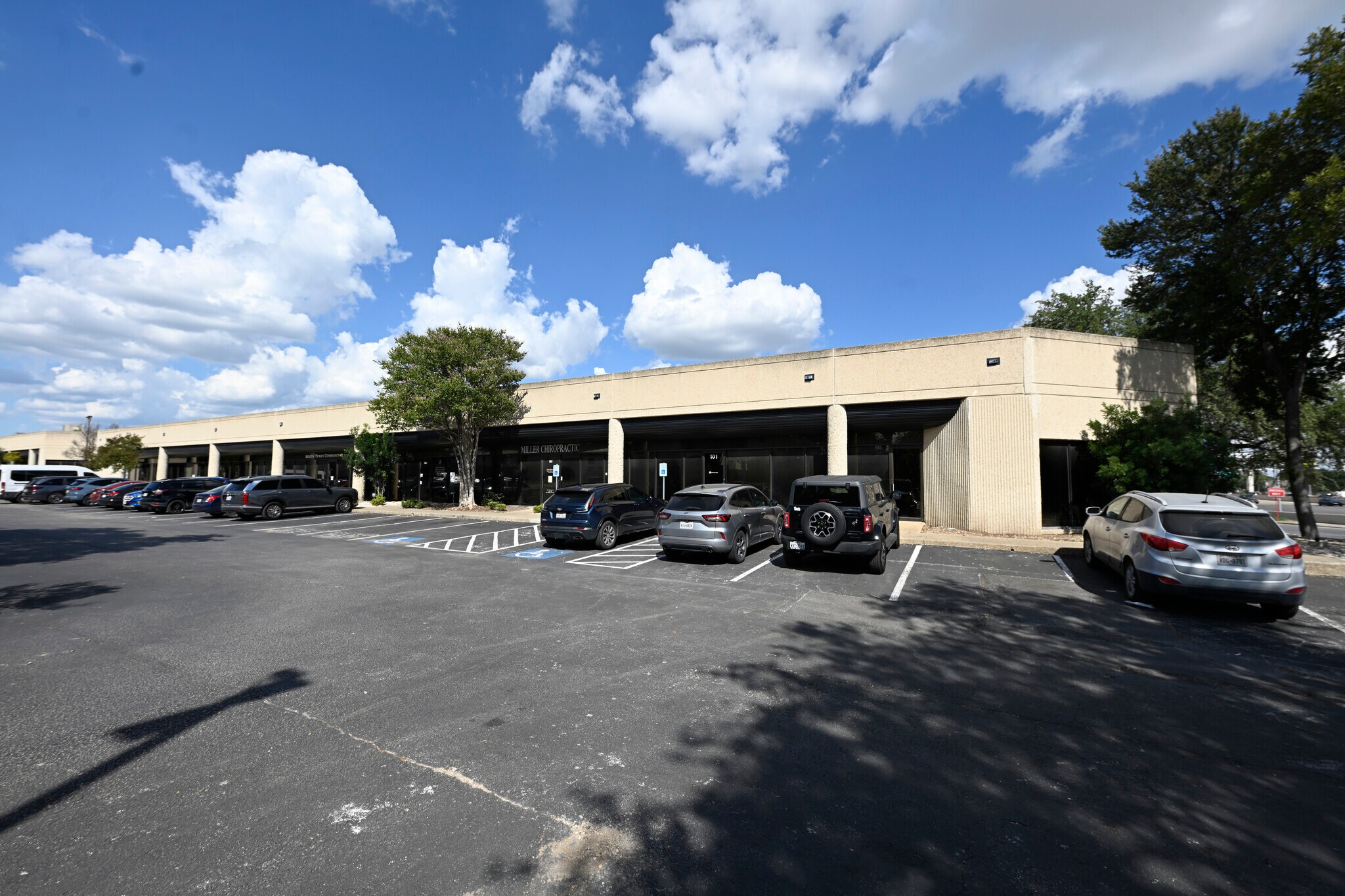 2391 NE Loop 410, San Antonio, TX à louer Photo principale– Image 1 sur 4
