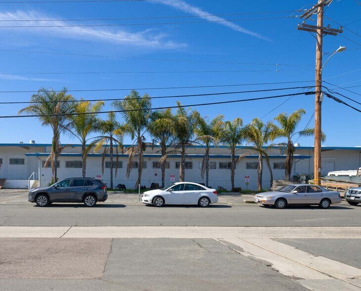 395 Via Del Monte, Oceanside, CA à vendre - Photo de l’immeuble – Image 2 sur 7