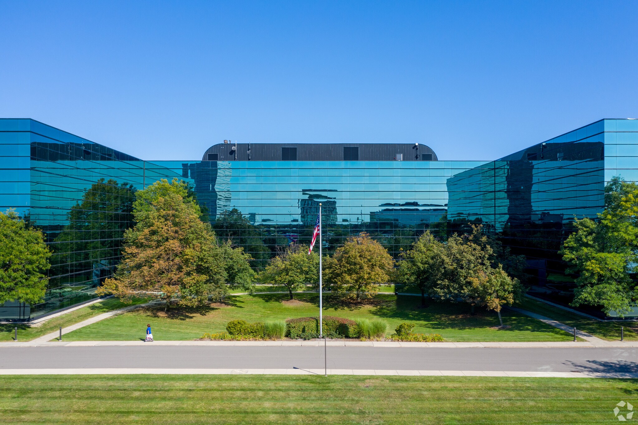 320 E Big Beaver Rd, Troy, MI à louer Photo principale– Image 1 sur 10