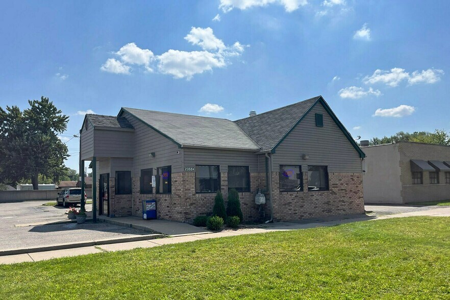 23594 Hoover Rd, Warren, MI à vendre - Photo de l’immeuble – Image 2 sur 7