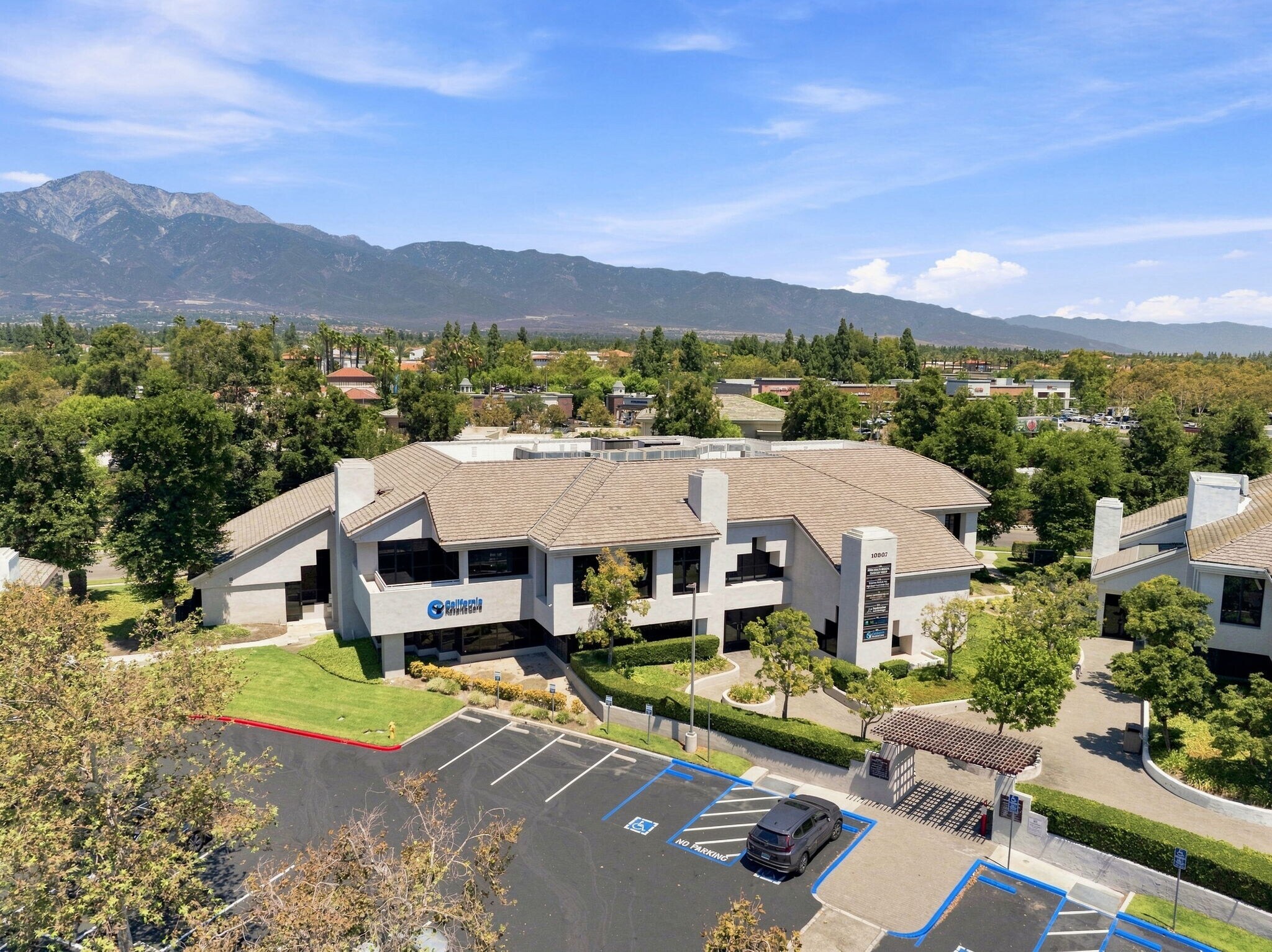 10807 Laurel St, Rancho Cucamonga, CA à vendre Photo de l’immeuble– Image 1 sur 8