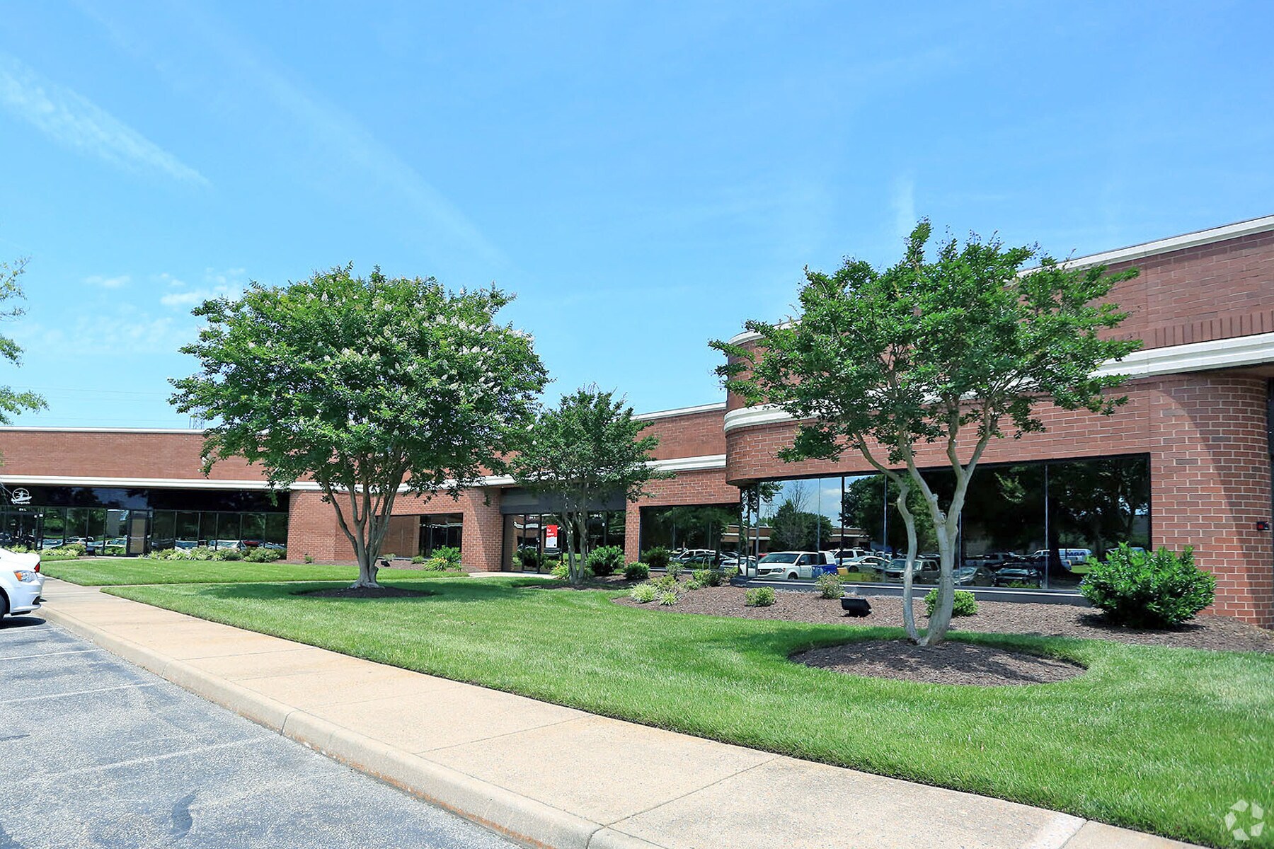 814 Greenbrier Cir, Chesapeake, VA à louer Photo principale– Image 1 sur 25