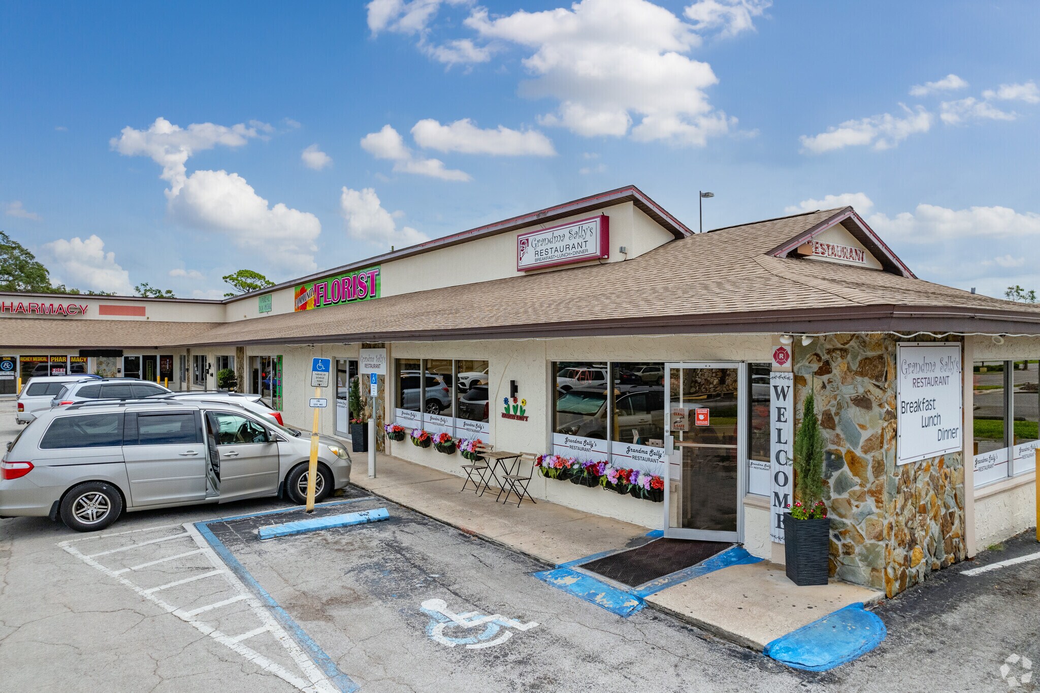 5334 Grand Blvd, New Port Richey, FL à louer Photo principale– Image 1 sur 18