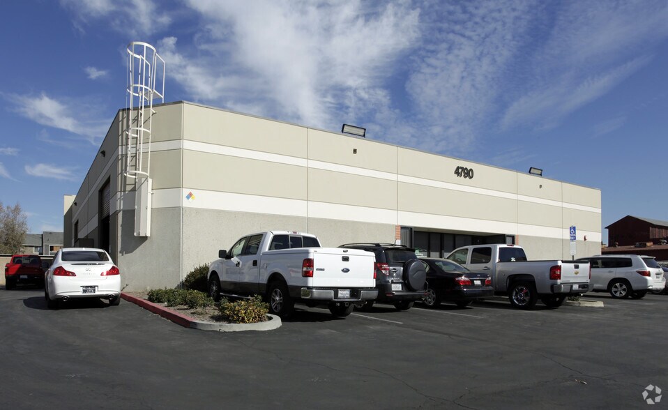 4750-4780 Chino Ave, Chino, CA à louer - Photo principale – Image 2 sur 9