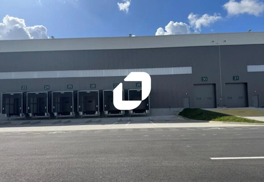 Bureau dans Douvrin à louer - Photo de l’immeuble – Image 1 sur 8