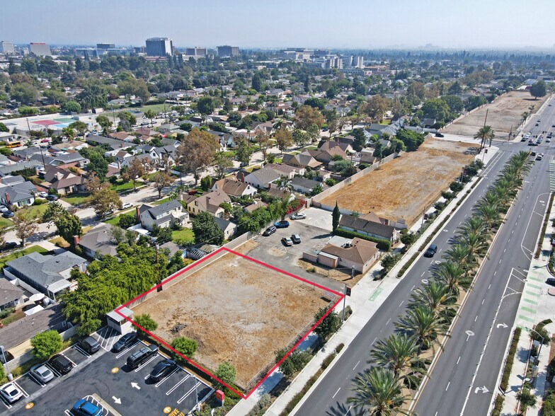 1417 N Bristol St, Santa Ana, CA à louer - Photo de l’immeuble – Image 3 sur 22