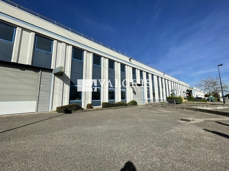 Local d'activités dans Saint Quentin Fallavier à vendre - Photo de l’immeuble – Image 2 sur 20