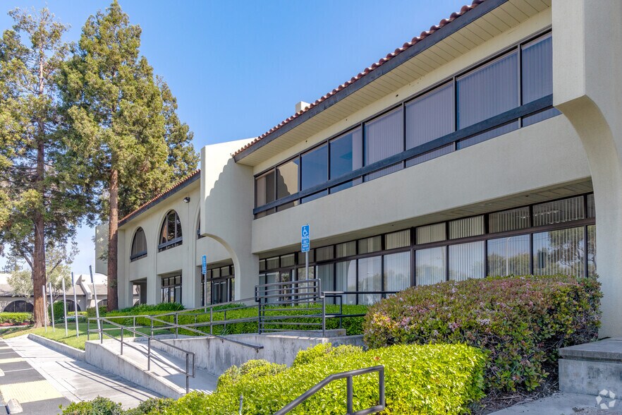 2805 Bowers Ave, Santa Clara, CA à louer - Photo de l’immeuble – Image 3 sur 14