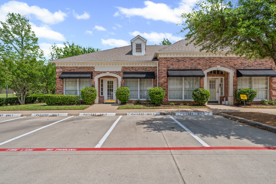 6221 Colleyville Blvd, Colleyville, TX à louer - Photo de l’immeuble – Image 2 sur 23
