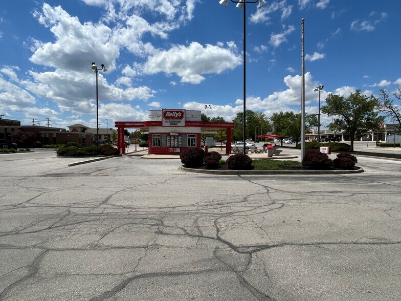 6022 W Jefferson Blvd, Fort Wayne, IN à louer - Photo de l’immeuble – Image 3 sur 9