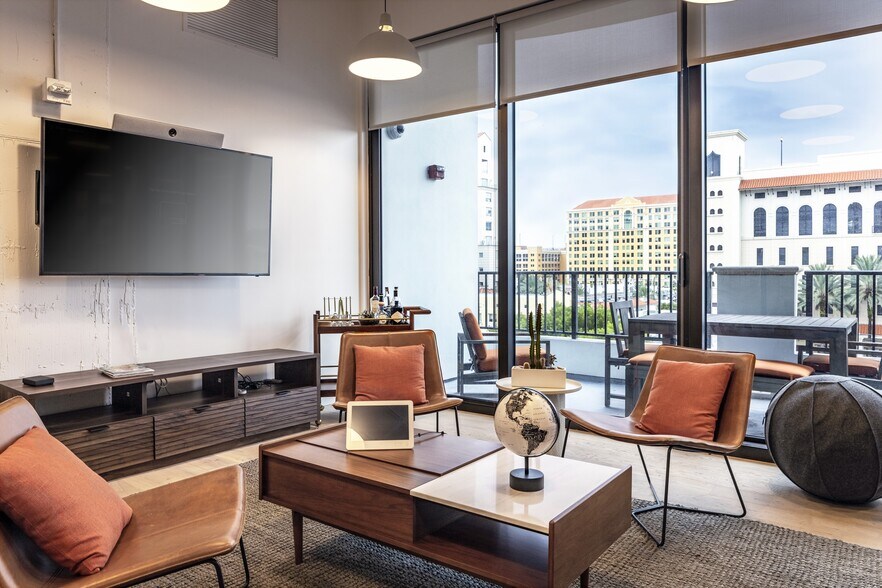 2222 Ponce de Leon Blvd, Coral Gables, FL à louer - Photo intérieure – Image 2 sur 14