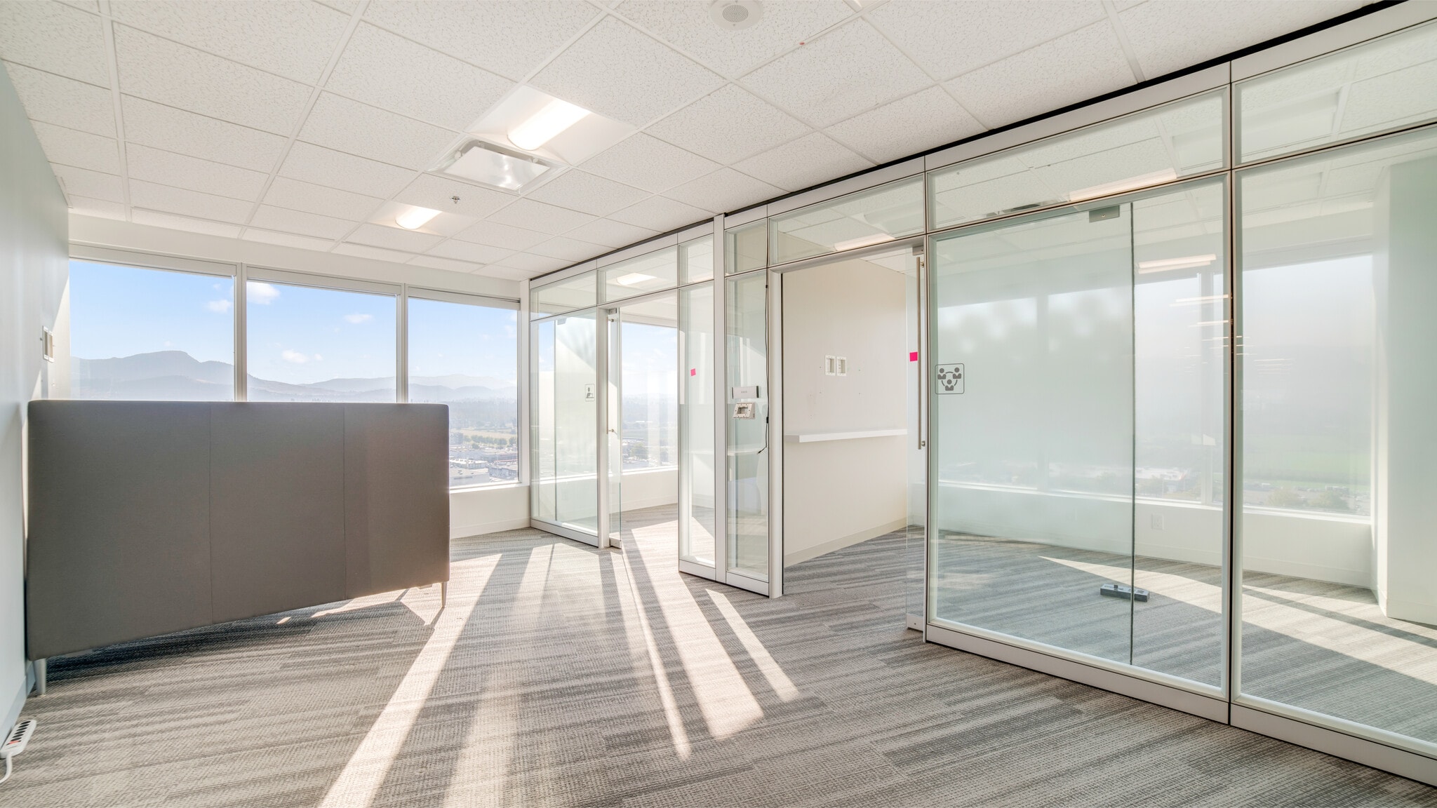 1726 Dolphin Av, Kelowna, BC à louer Photo intérieure– Image 1 sur 40