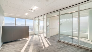 1726 Dolphin Av, Kelowna, BC à louer Photo intérieure– Image 1 sur 40