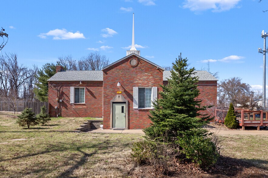 7011 Howdershell Rd, Hazelwood, MO à vendre - Photo de l’immeuble – Image 2 sur 33
