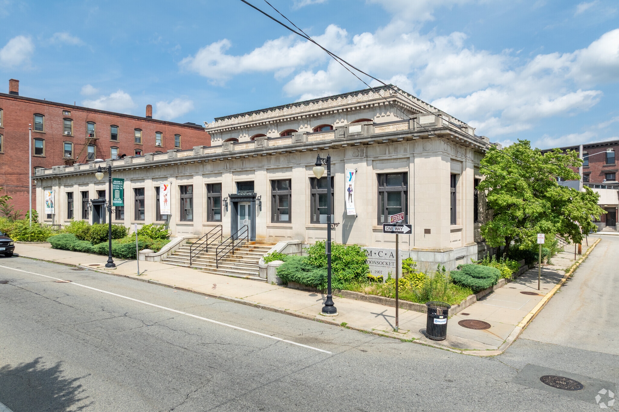 295 Main St, Woonsocket, RI à vendre Photo principale– Image 1 sur 1