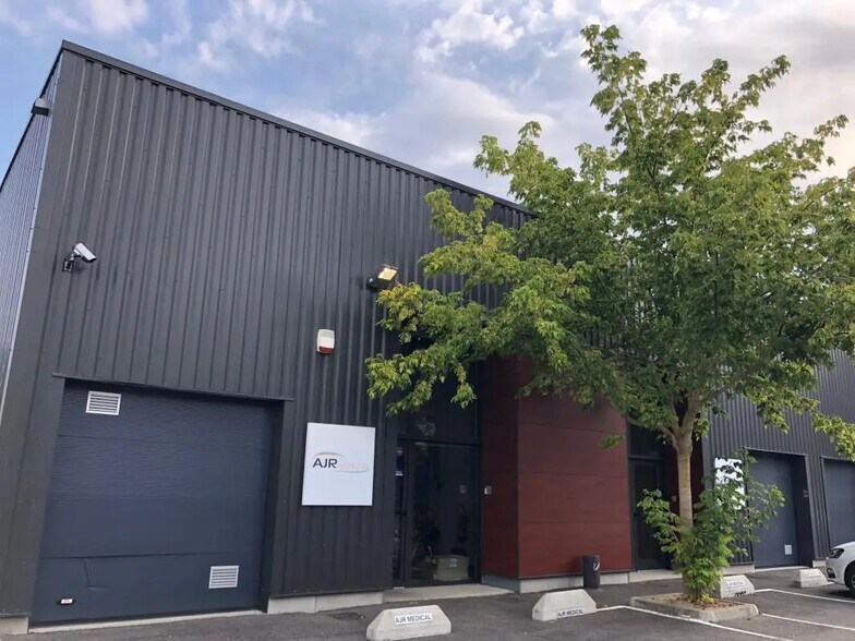 Local d’activités dans Toulouse à louer - Photo de l’immeuble – Image 2 sur 3
