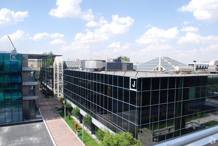 Avenida Castilla, 2, San Fernando de Henares, Madrid à louer - Photo de l’immeuble – Image 3 sur 10