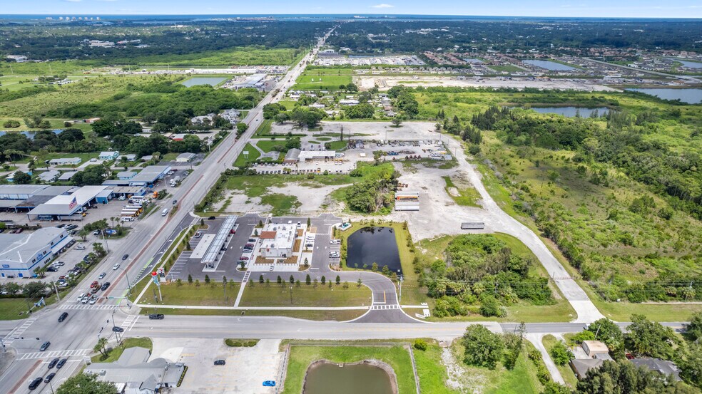 5501 Orange Ave, Fort Pierce, FL à louer - Photo de l’immeuble – Image 3 sur 7