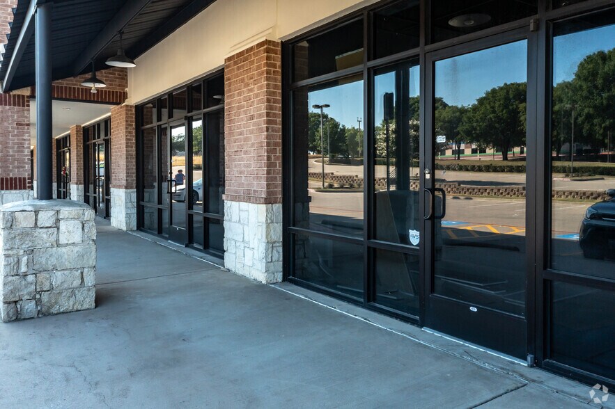 2585 MacArthur Blvd, Lewisville, TX à louer - Photo de l’immeuble – Image 3 sur 6