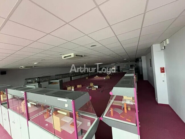 Plus de détails pour Local commercial à louer