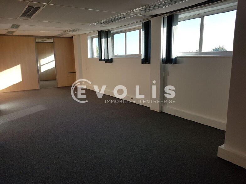 Bureau dans Champigny-sur-Marne à louer - Photo intérieure – Image 3 sur 13