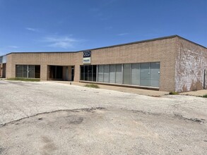 305 E University Blvd, Odessa, TX à louer Photo de l’immeuble– Image 2 sur 4