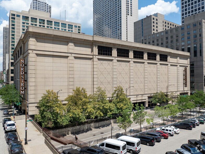 55 E Grand Ave, Chicago, IL à louer - Photo principale – Image 1 sur 6