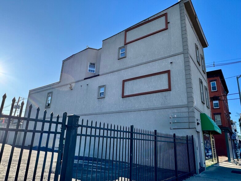 331 Straight St, Paterson, NJ à vendre - Photo de l’immeuble – Image 2 sur 4