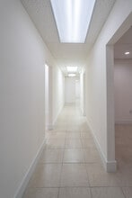 3113-3121 Coral Way, Coral Gables, FL à louer Photo intérieure– Image 2 sur 13