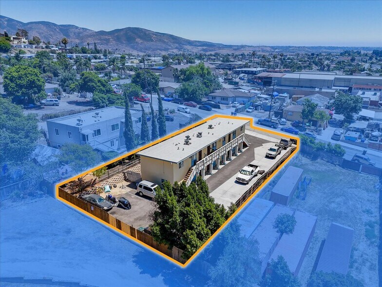 9208 Harness St, Spring Valley, CA à vendre - Photo de l’immeuble – Image 2 sur 37