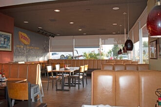 996 Steele Ln, Santa Rosa, CA à louer Photo intérieure– Image 2 sur 9