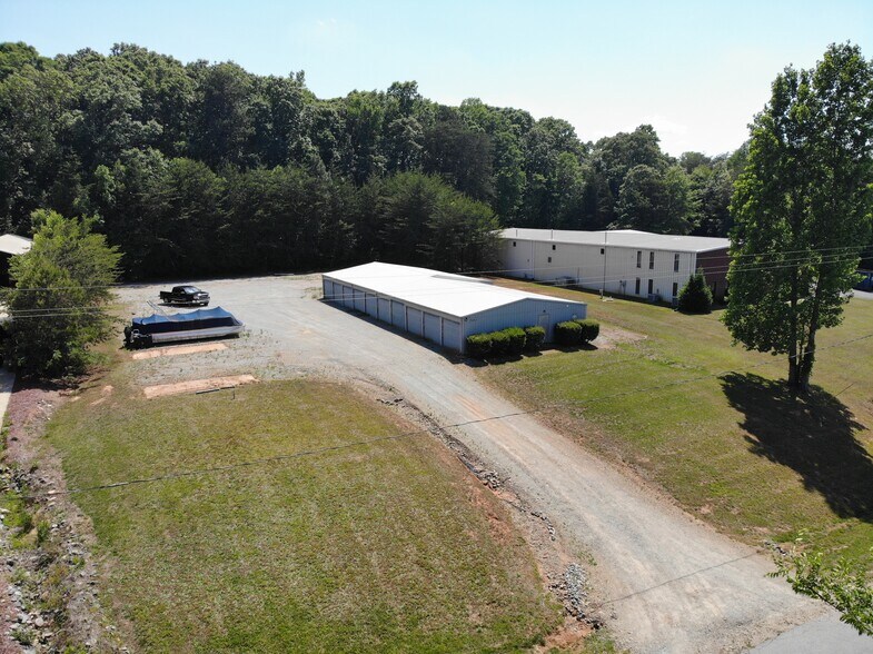 7576 Townsend Dr, Denver, NC à louer - Photo de l’immeuble – Image 1 sur 8