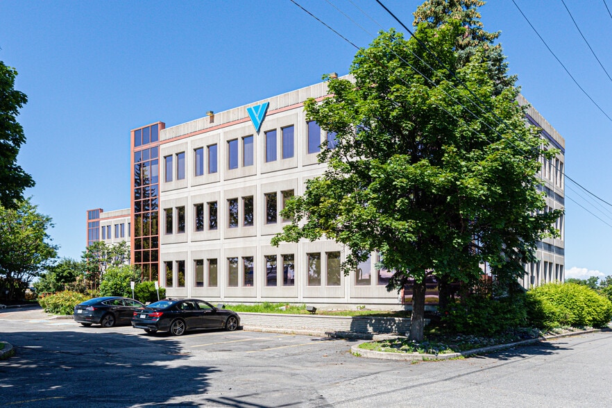 7405 Rte Transcanadienne, Montréal, QC à louer - Photo de l’immeuble – Image 3 sur 12