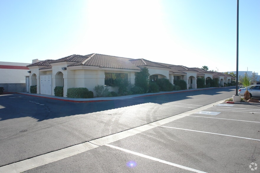 6950 Via Olivero Ave, Las Vegas, NV à louer - Photo principale – Image 1 sur 28