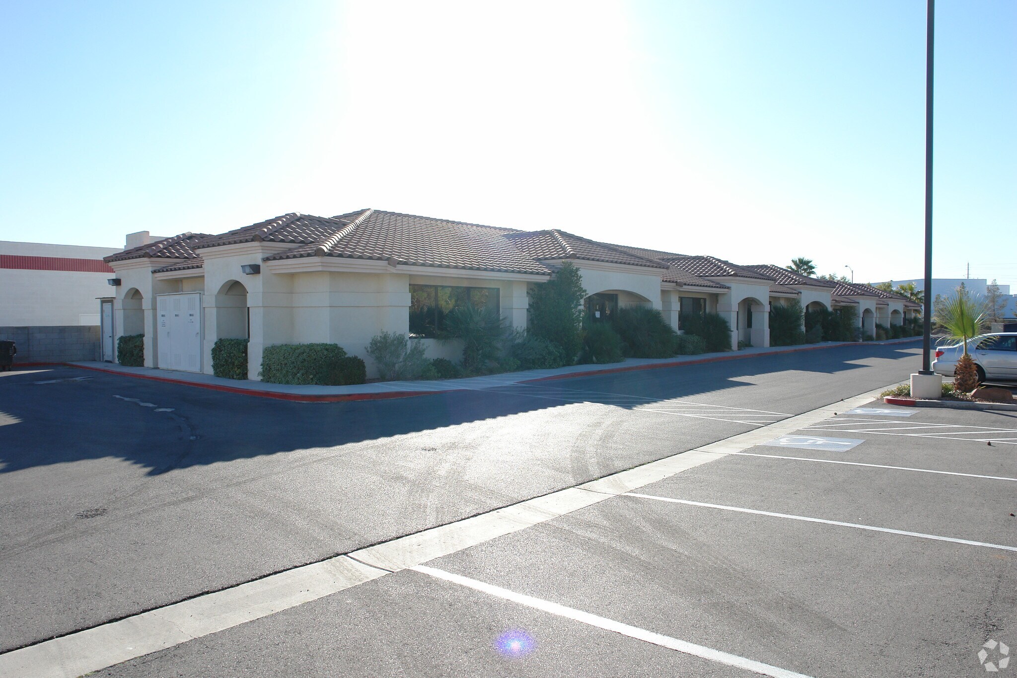 6950 Via Olivero Ave, Las Vegas, NV à louer Photo principale– Image 1 sur 29