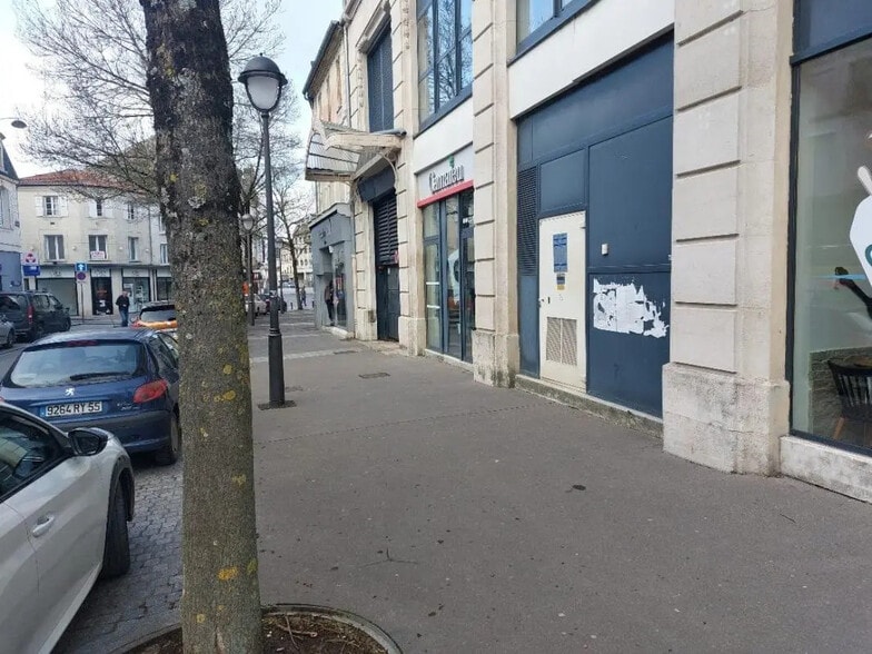 Local commercial dans Saint-Dizier à louer - Photo de l’immeuble – Image 2 sur 4