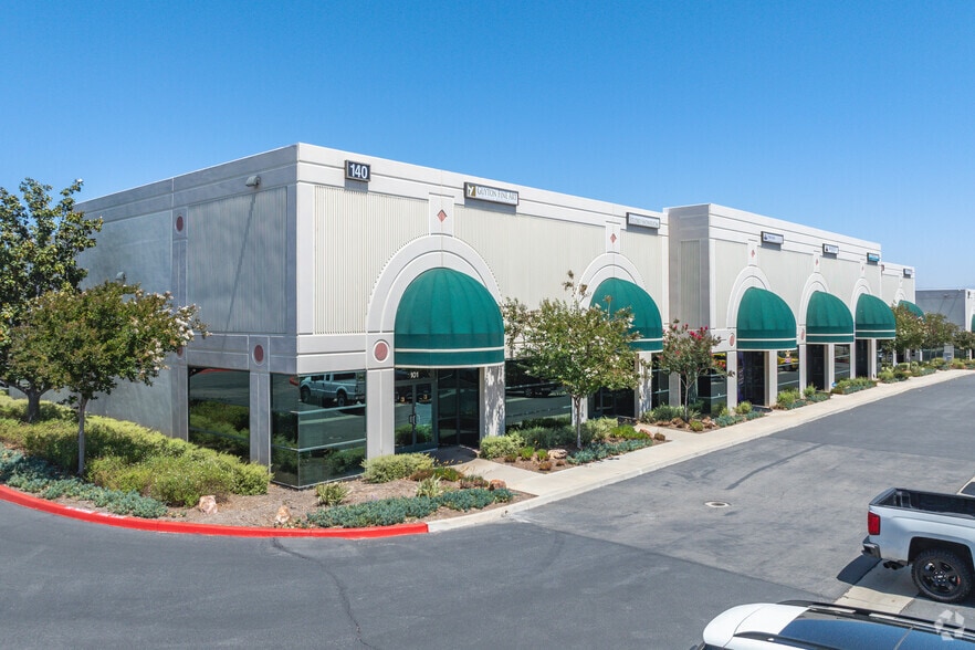 140 N Maple St, Corona, CA à vendre - Photo principale – Image 1 sur 5
