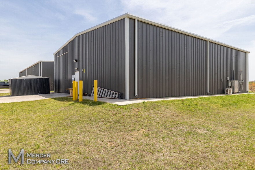 240 Silver Ln, Edmond, OK à vendre - Photo de l’immeuble – Image 3 sur 22