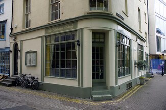 Plus de détails pour 8 Well Walk, Cheltenham - Local commercial à louer
