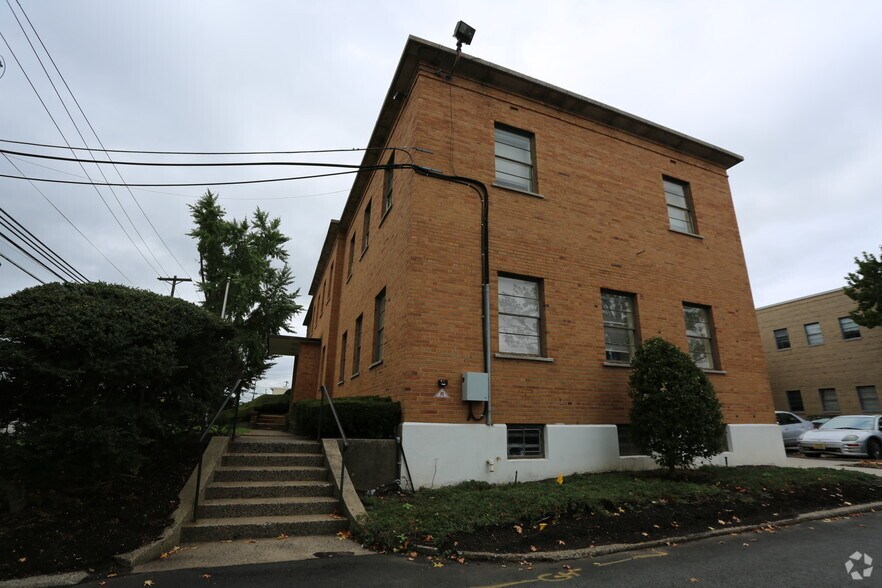 790 Bloomfield Ave, Clifton, NJ à louer - Photo de l’immeuble – Image 3 sur 3