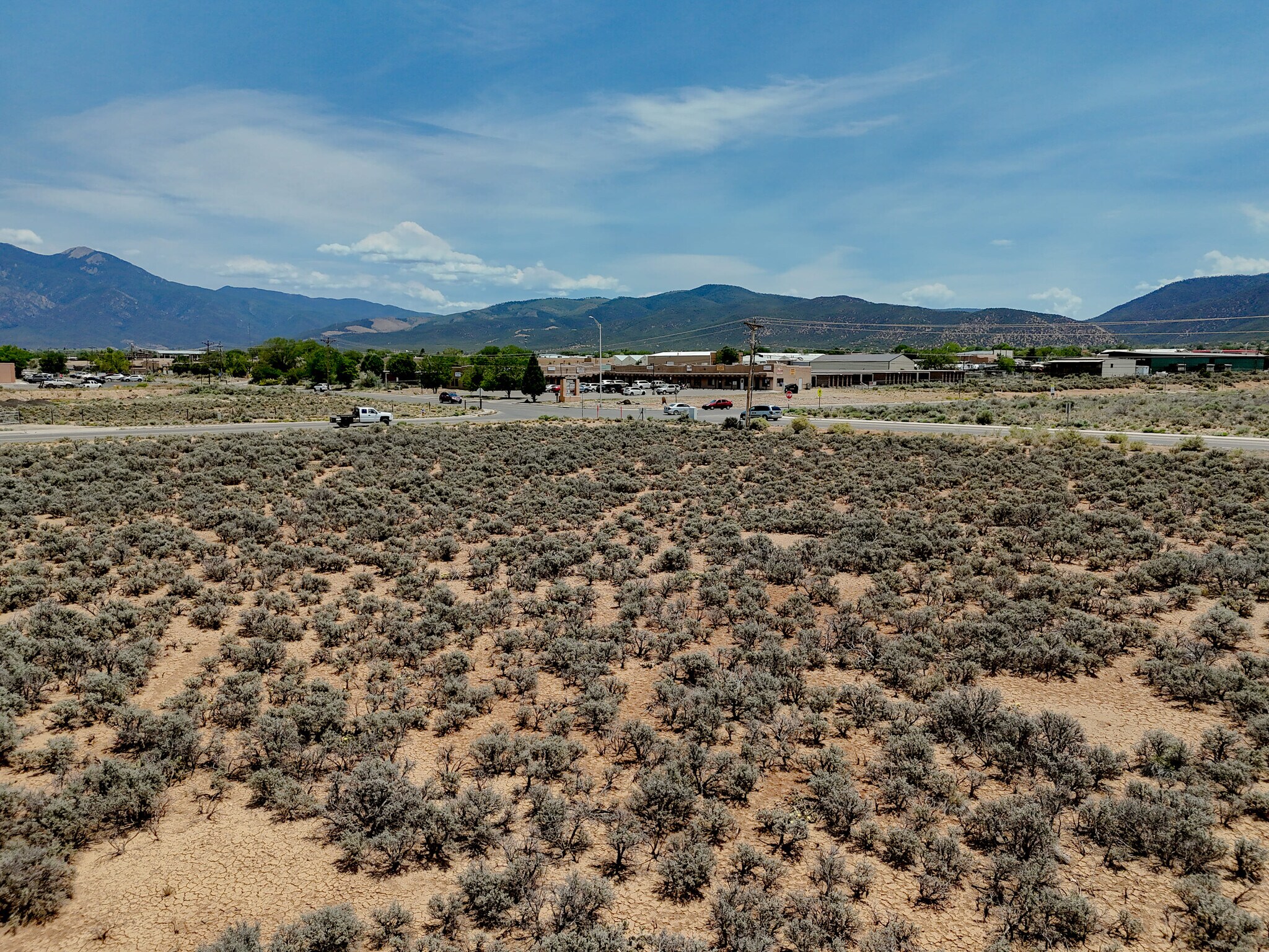Corner of Paseo del Cannon and Salazar Rd, Taos, NM à vendre Photo de l’immeuble– Image 1 sur 15