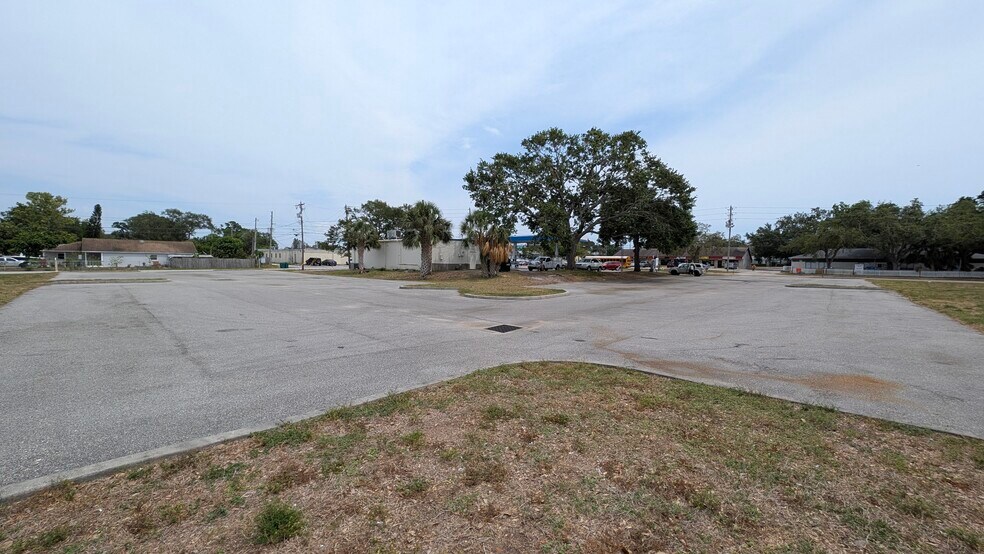 6225 54th Ave N, Saint Petersburg, FL à vendre - Photo de l’immeuble – Image 3 sur 9